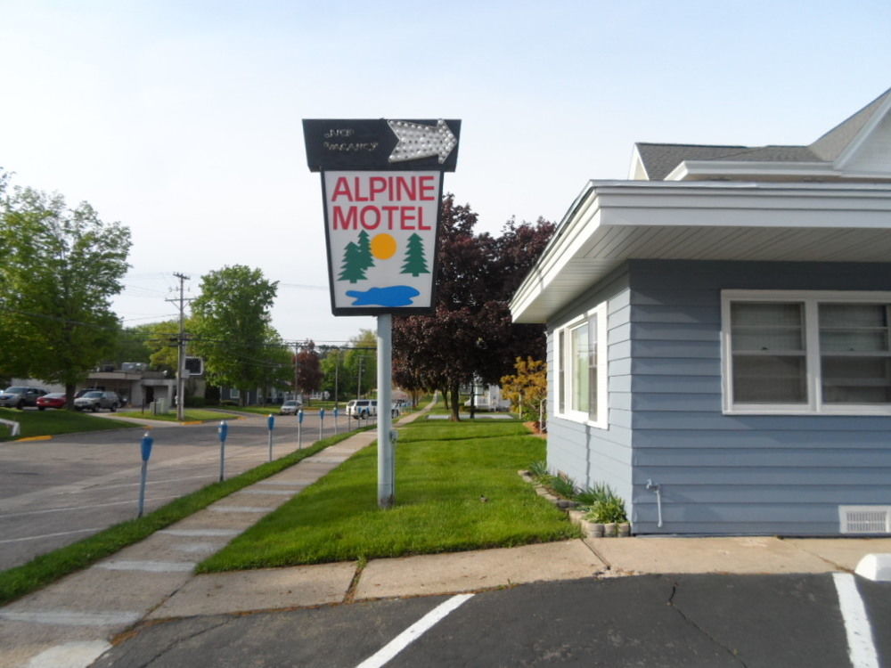 Alpine Motel In Heart Of Wisconsin Dells Downtown. Екстериор снимка