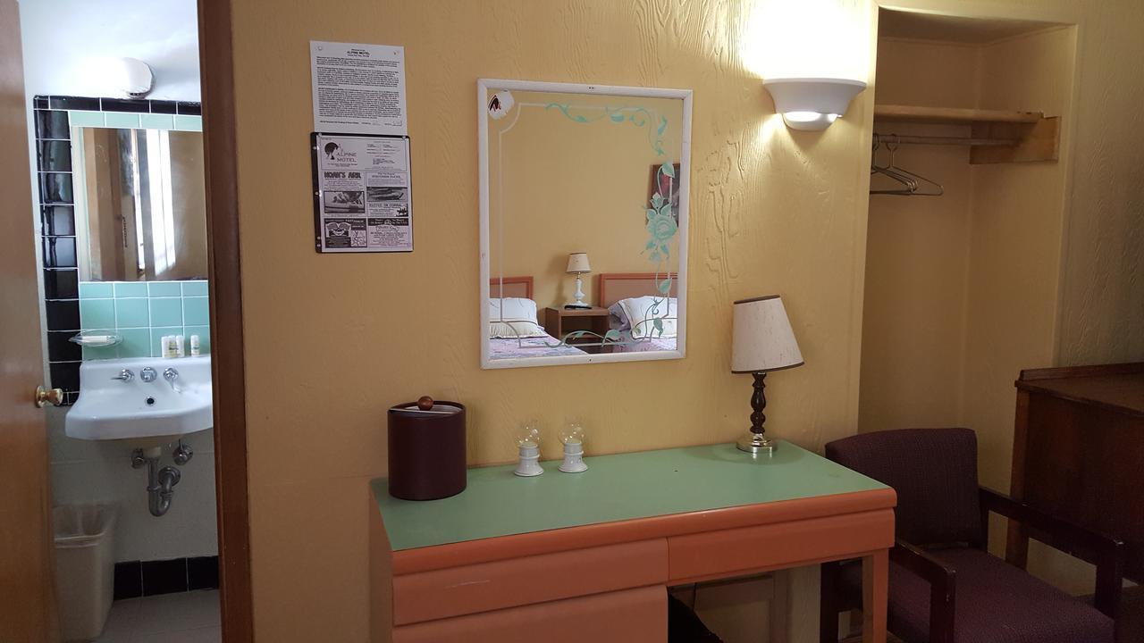 Alpine Motel In Heart Of Wisconsin Dells Downtown. Екстериор снимка