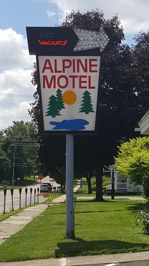 Alpine Motel In Heart Of Wisconsin Dells Downtown. Екстериор снимка